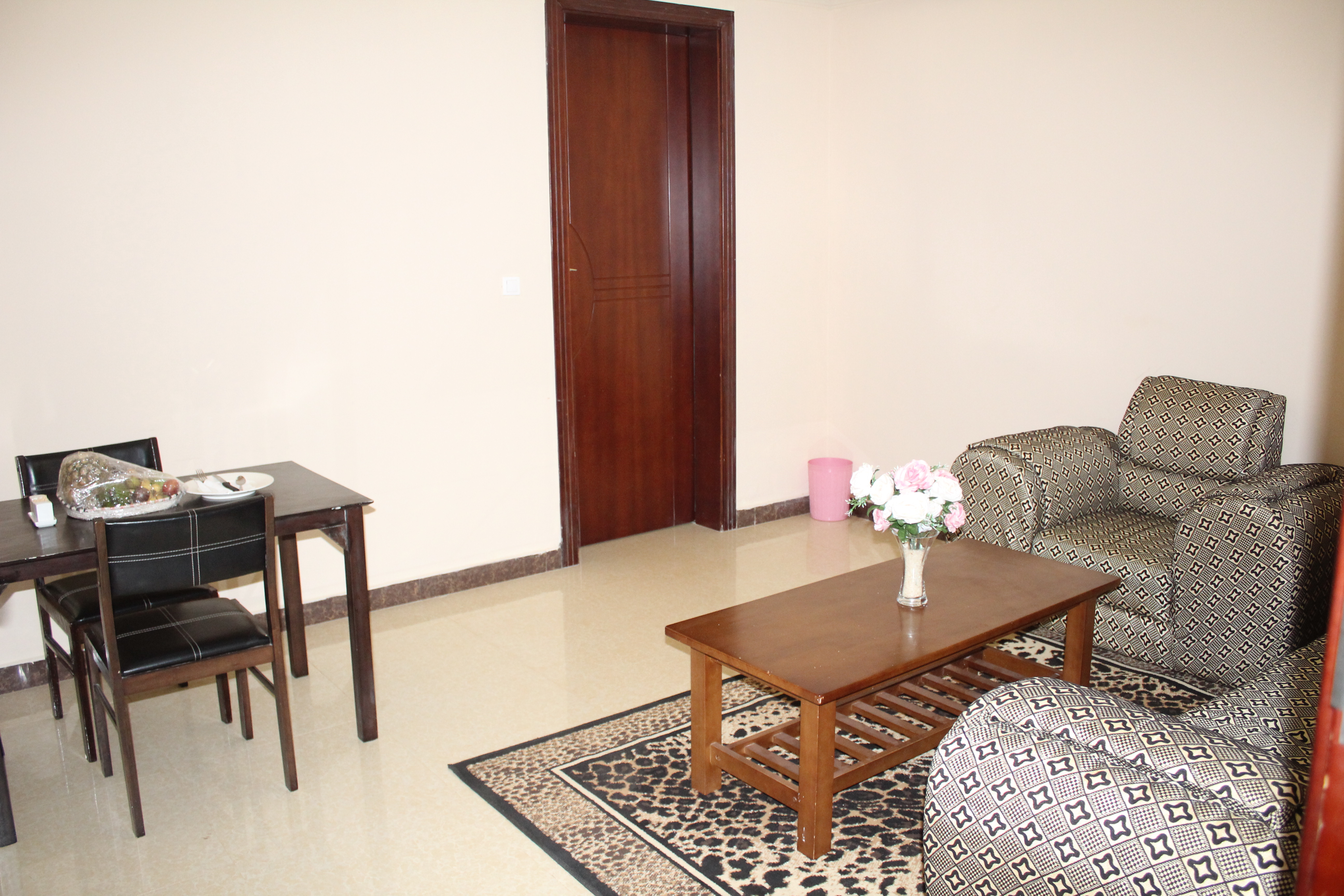 http://www.tropitel-gitega.com/storage/1683704861_presidential suite (29).JPG